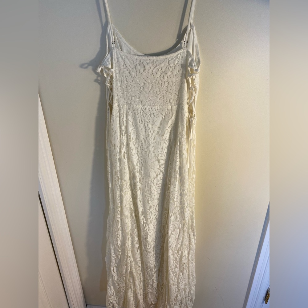 Hollister, white lace dress midi - (size medium ) - Picture 6 of 8